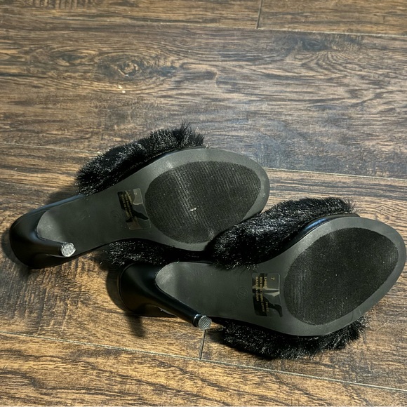 Cape Robbin Pryer Fur Round Toe Single Sole High Heels, Black Size 7 - Picture 7 of 7